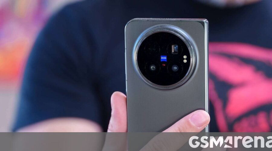 vivo X Fold6 in for review