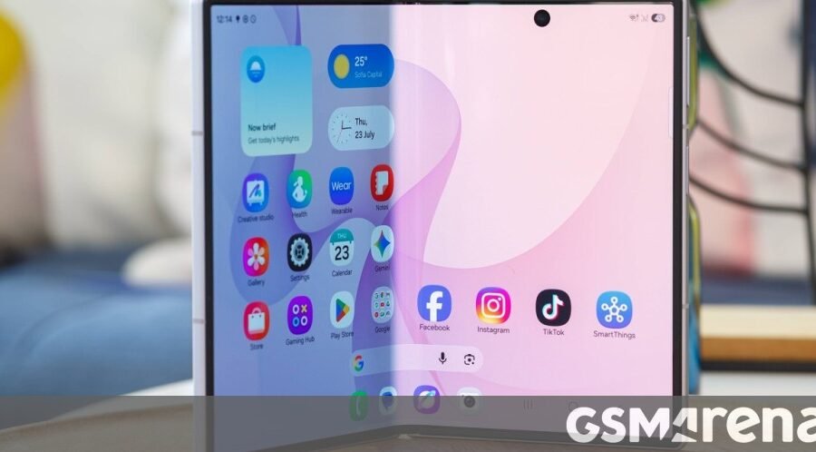 Deal: the Samsung Galaxy Z Fold8 is $300 cheaper than the iPhone Duo
