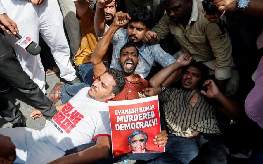 India deploys police and restricts transport ahead of mass protest in Delhi