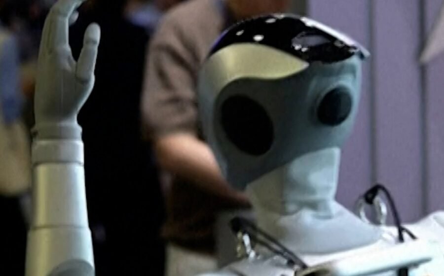 Robots dance the ‘Macarena’ at Japan tech expo