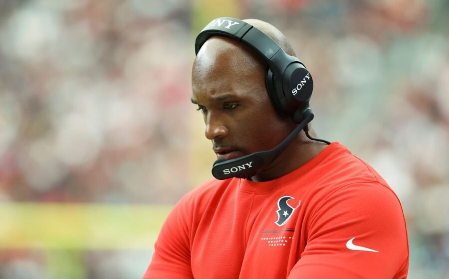 Texans coach Ryans taking over defensive playcalling after 0-4 start