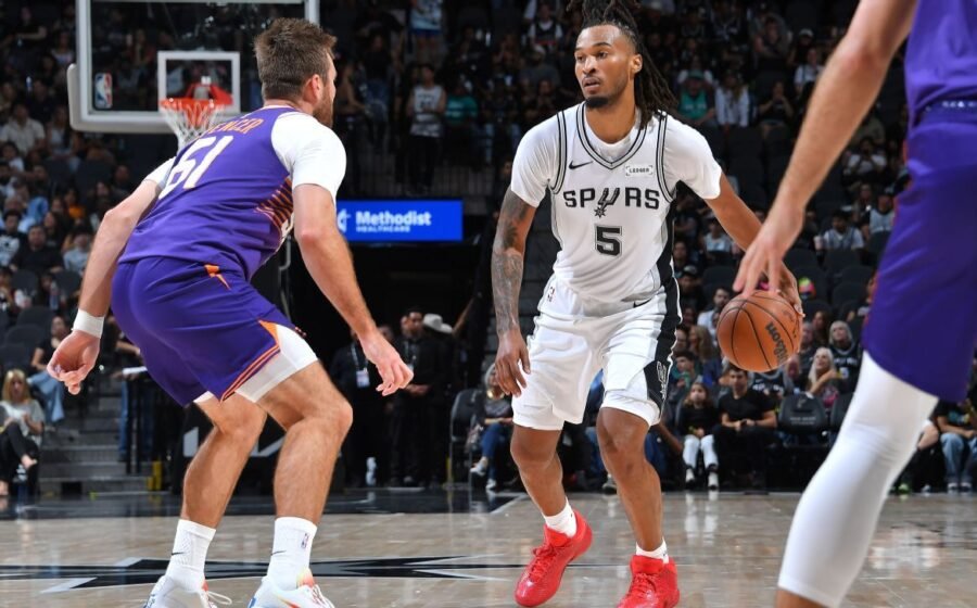 Spurs debut three-guard lineup of Fox, Harper, Castle in preseason win