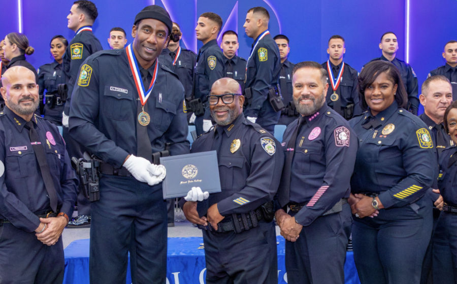 Amar'e Stoudemire graduates from law enforcement academy, will train as an officer