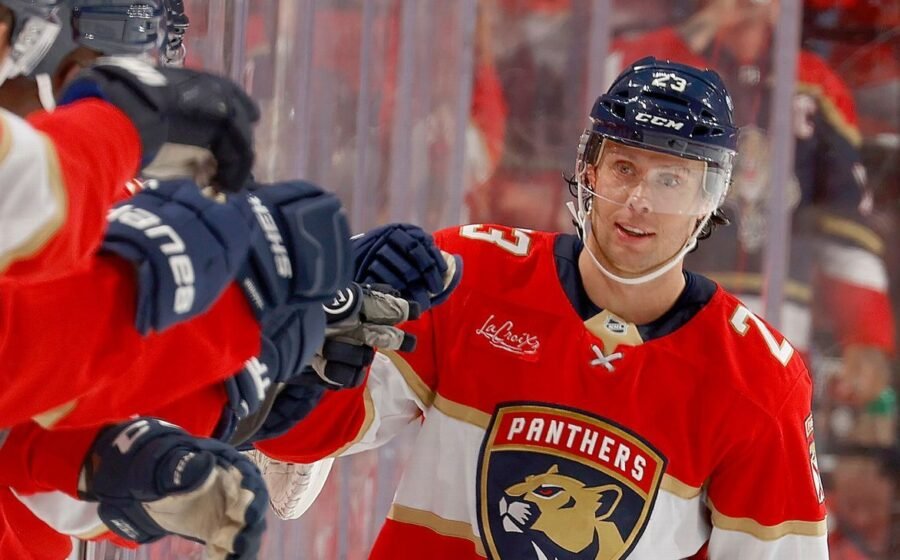 Panthers become 1st team in NHL history with natural hat tricks in 3 straight games