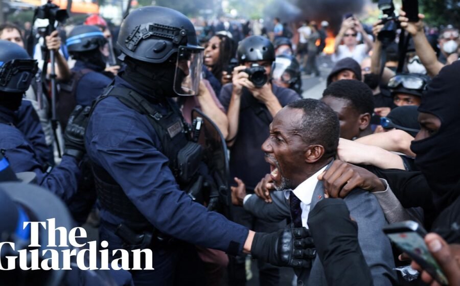 French mayor teargassed after shielding student protesters from police