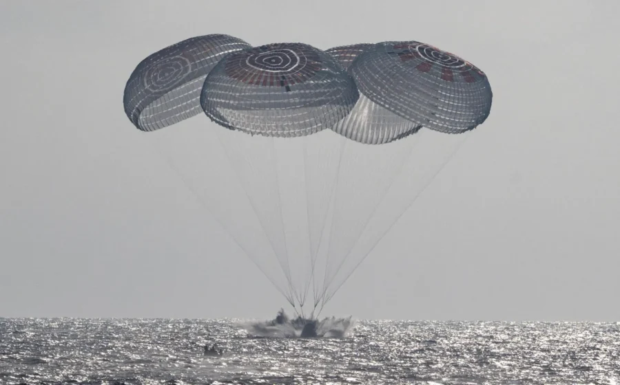 NASA astronauts splash down after 100 million miles in space
