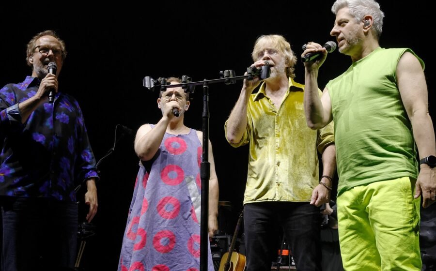 See Madison Square Garden Ushers Vibe-Dance to Celebrate Phish’s 100th Booking at Legendary Venue