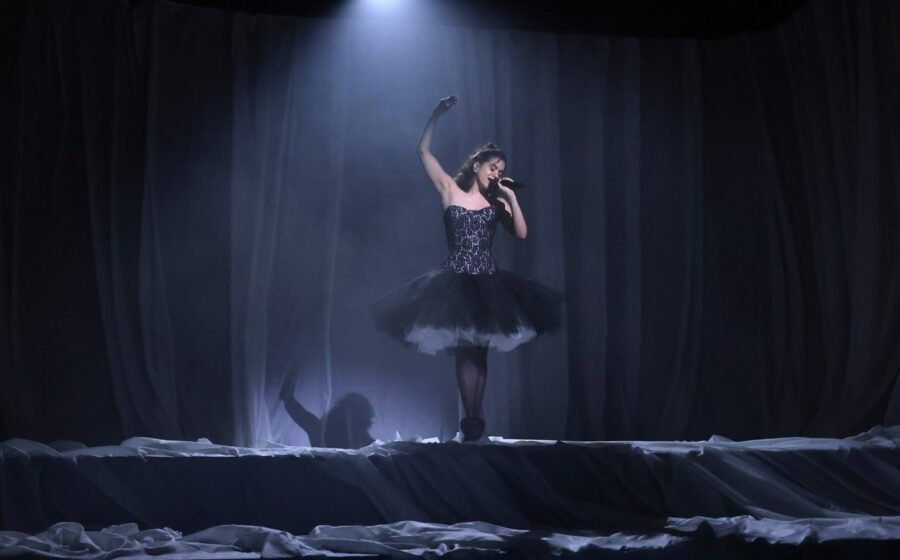 ‘It’s a Magic Trick’: Ballerinas Weigh In on Gravity-Defying Rosalía Performance