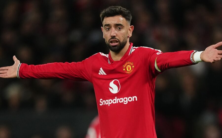 Carrick must share burden of Man Utd's underperformance with his players