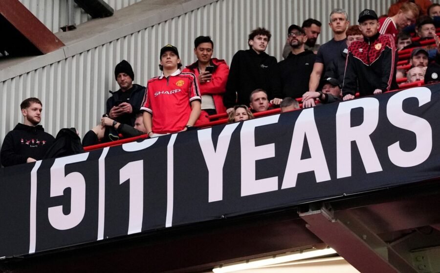 Man Utd fans take aim at Man City with return of famous ticker banner