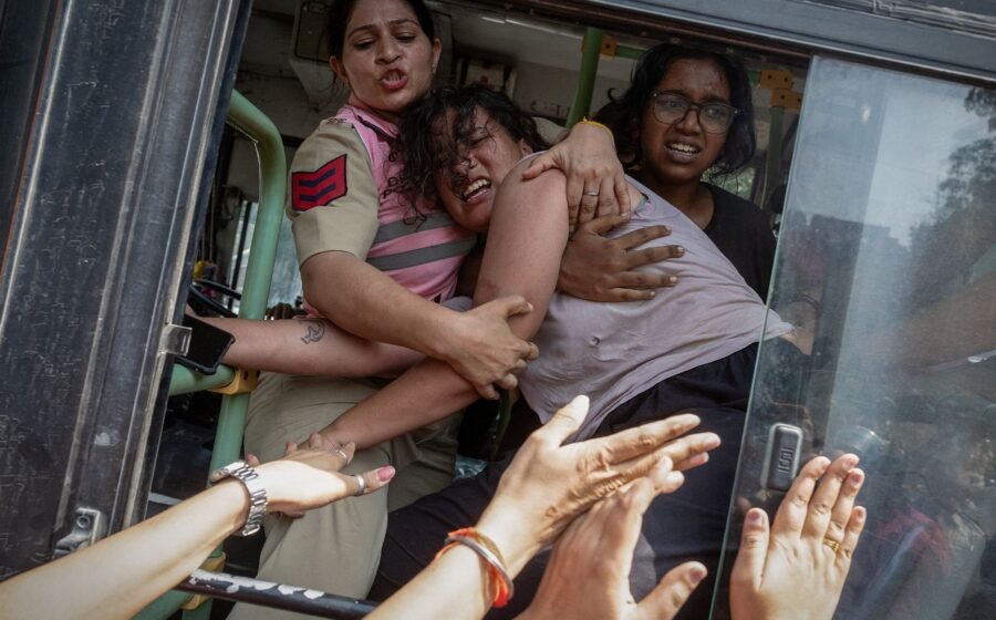 New Delhi police crack down on protesters ahead of anti-gov’t march